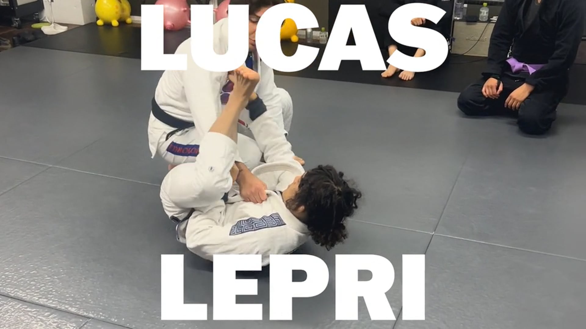 note KNEE CUT PASSING AGAINST LASSO GUARD/LUCAS LEPRI