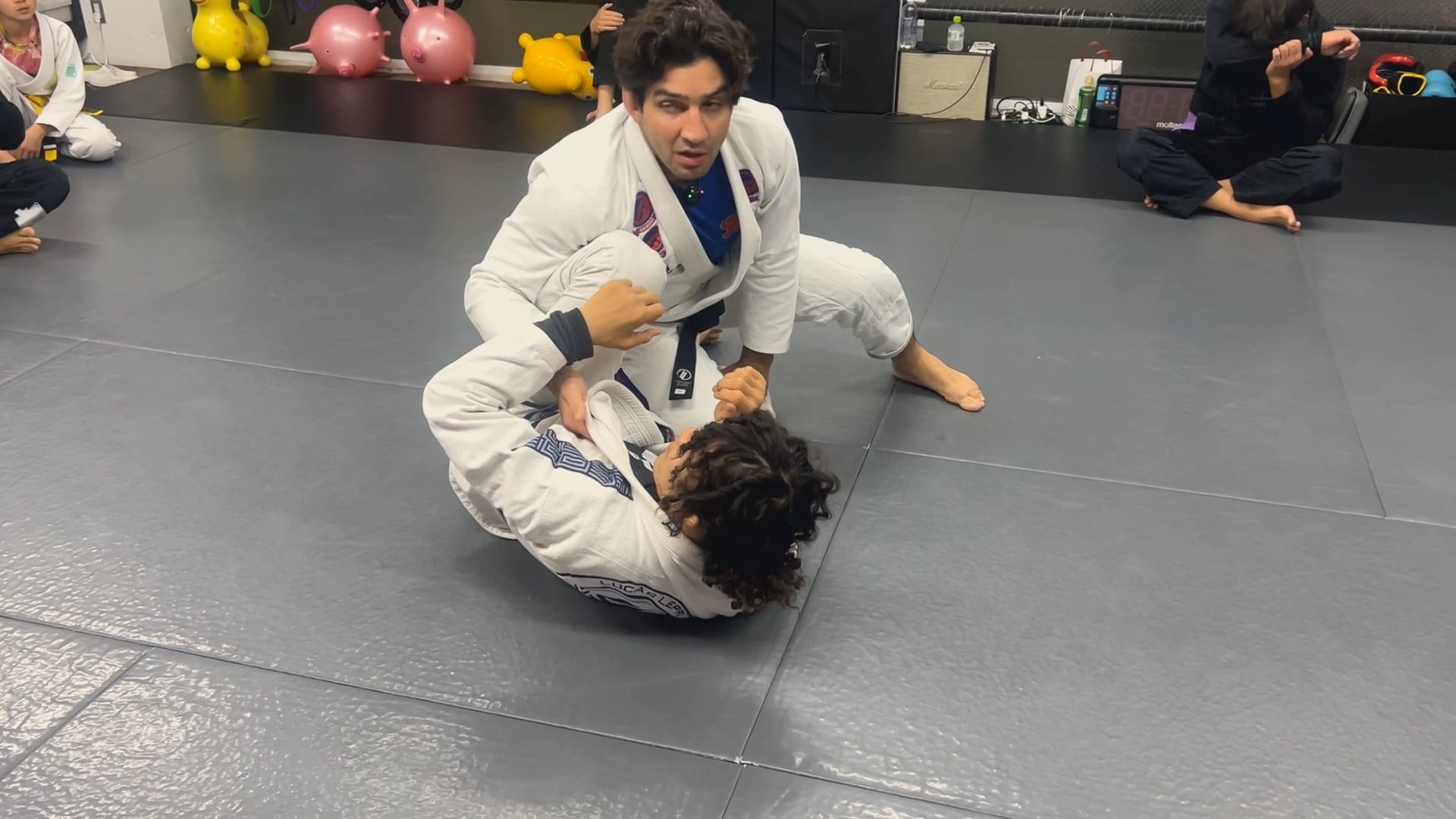 KNEE CUT PASSING AGAINST LASSO GUARD(ノーカット)/LUCAS LEPRI